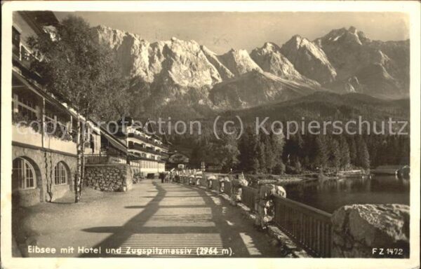 Eibsee mit Hotel und Zugspitzmassiv
