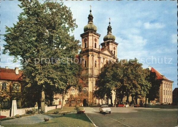 Waldsassen Stiftskirche mit Kriegerdenkmal