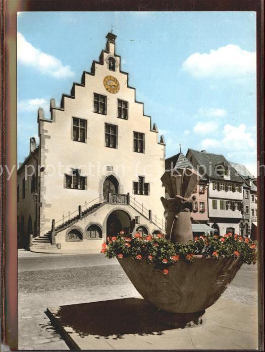 Karlstadt Main Rathaus mit Glauberbrunnen