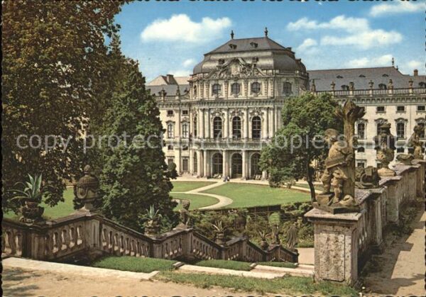 Wuerzburg Residenz mit Hofgarten