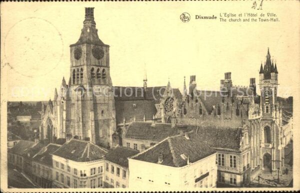 Dixmude Eglise et l_Hotel de Ville