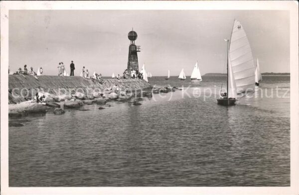 Travemuende Ostseebad Strand und Segelpartie