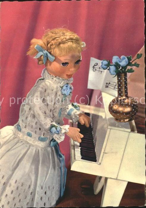 Puppe Doll Poupee Kinderspielzeug Klavier Notenblatt Vase Blumen