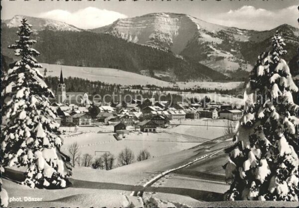 Oberstaufen Ortsansicht mit Alpen
