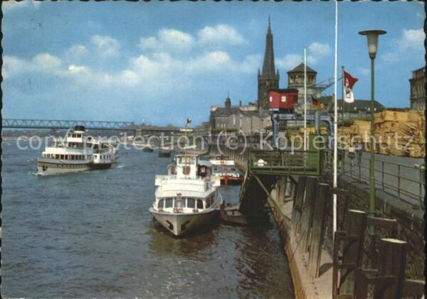 Duesseldorf Rheinpartie Fährschiffe
