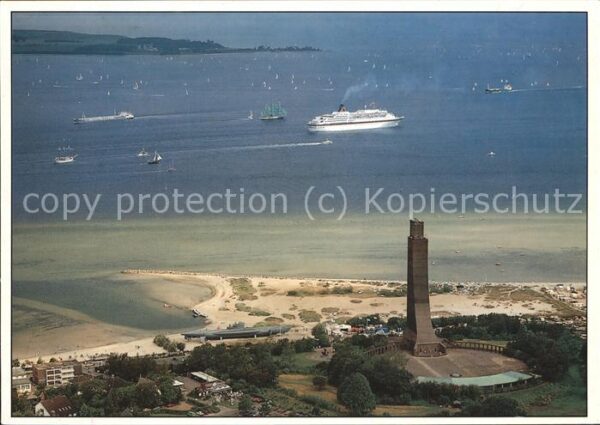 Laboe Marine Ehrenmal und U995 Kreuzfahrtschi