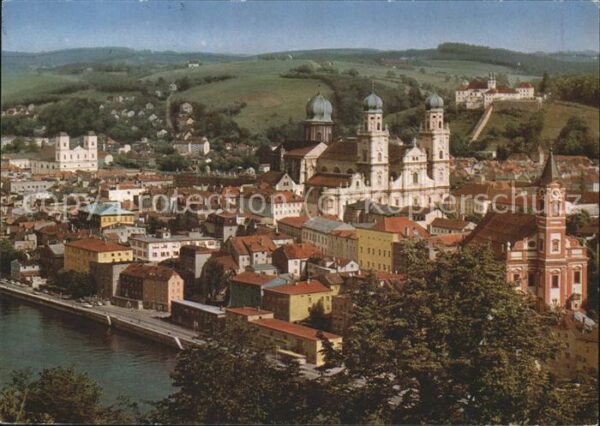 Passau Altstadt mit Studienkirche Dom  und Sta