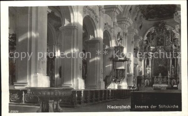 Niederalteich Donau Inneres der Stiftskirche Altar Fresken