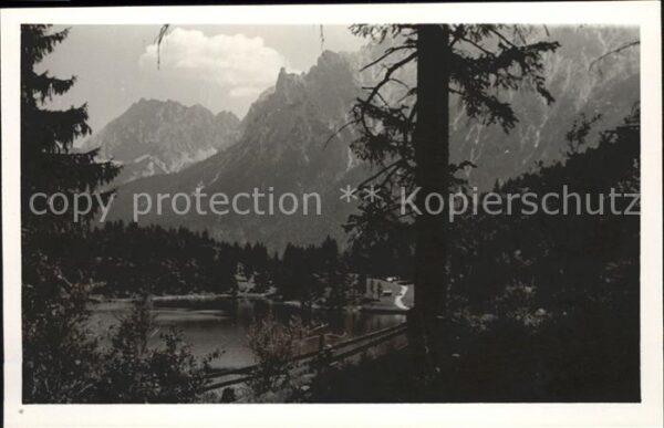 Mittenwald Bayern Uferpartie am See