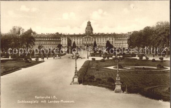 Karlsruhe Schlossplatz mit Landesmuseum Trinks Po