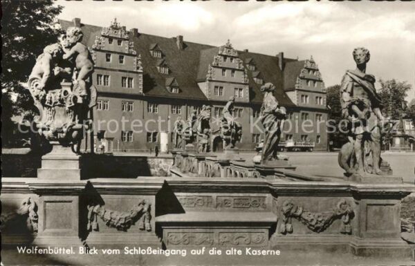 Wolfenbuettel Blick vom Schlosseingang auf die alte K