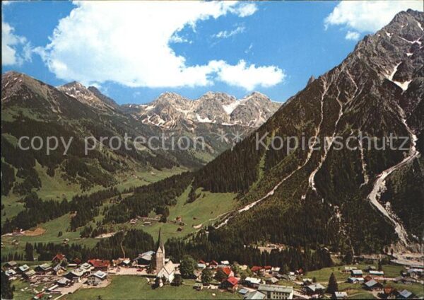 Mittelberg Kleinwalsertal Panorama mit Kuhgehrenspitze Hammerspit