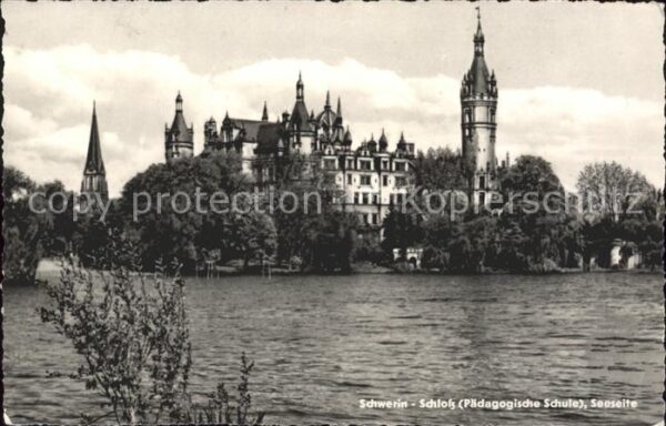 Schwerin Mecklenburg Schloss Seeseite