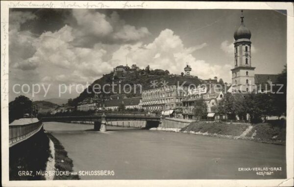 Graz Steiermark Murbrücke Schlossberg mit Uhrturm