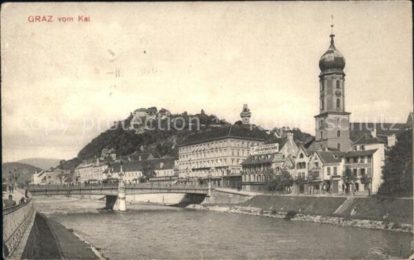 Graz Steiermark Blick vom Kai Murbrücke Schlossberg Uhr
