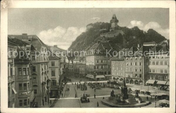 Graz Steiermark Hauptplatz Denkmal Schlossberg mit Uhrt