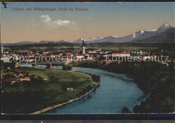 Villach Kaernten Partie an der Drau Brücke mit Mittagsko