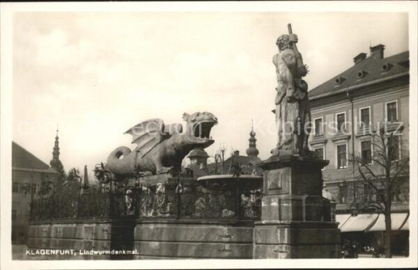 Klagenfurt Woerthersee Lindenwurmdenkmal