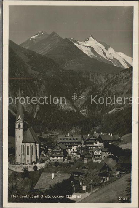 Heiligenblut Kaernten mit Kirche und Grossglockner