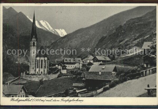Heiligenblut Kaernten mit Kirche und Grossglockner