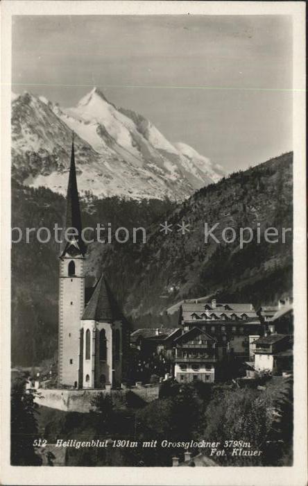 Heiligenblut Kaernten mit Kirche und Grossglockner