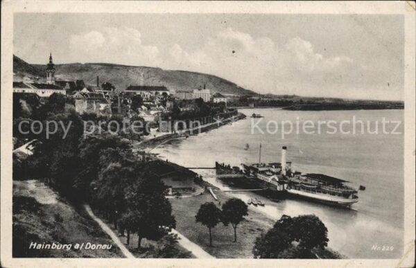 Hainburg Donau Ortsblick Dampfer