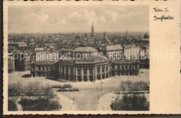 Wien Panorama vom Rathaus mit Hofburgtheater