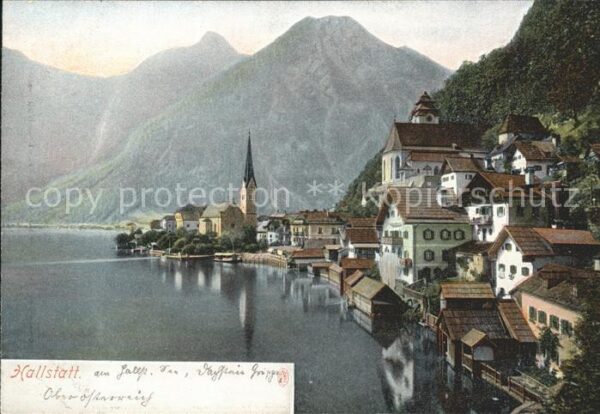Hallstatt Austria Ortsansicht mit Kirche Hallstätter See