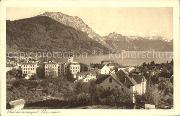 Gmunden Salzkammergut Ortsansicht mit Kirche Traunsee Alpenpa