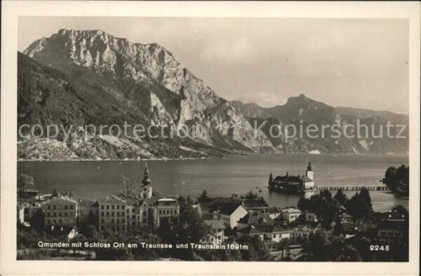 Gmunden Salzkammergut Ortsansicht mit Schloss Ort am Traunsee