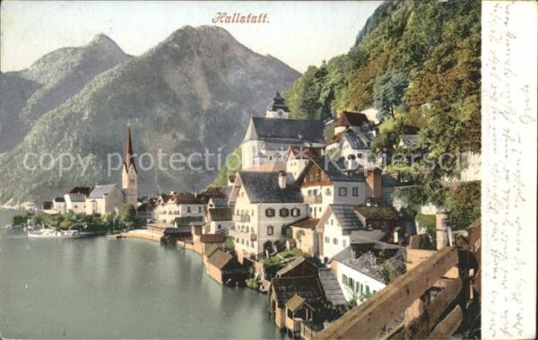Hallstatt Austria Ortsansicht mit Kirche Hallstätter See