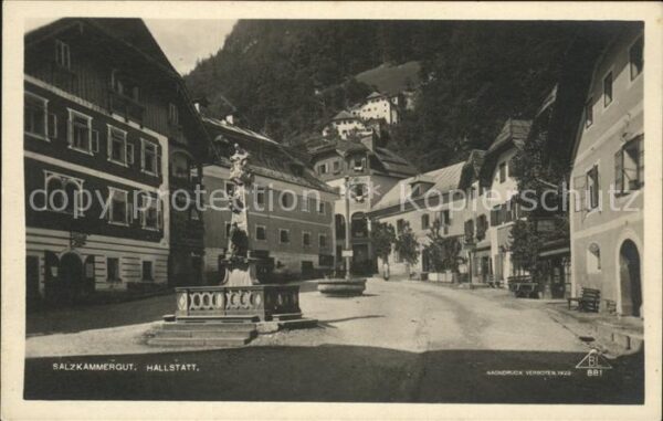 Hallstatt Austria Ortsstrasse Brunnen