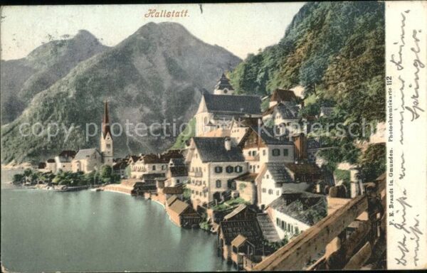 Hallstatt Austria Ortsansicht mit Kirche Hallstätter See