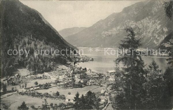 Hallstatt Austria Gesamtansicht mit Hallstätter See