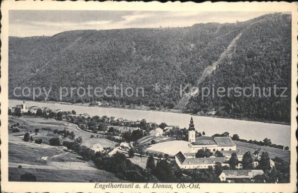 Engelhartszell Donau Oberoesterreich Gesamtansicht mit Stift Engelszell