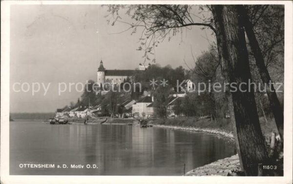 Ottensheim Uferpartie an der Donau Schloss