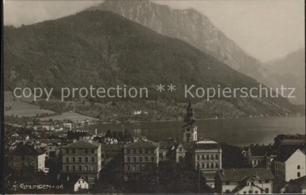 Gmunden Salzkammergut Ortsansicht mit Kirche am Traunsee