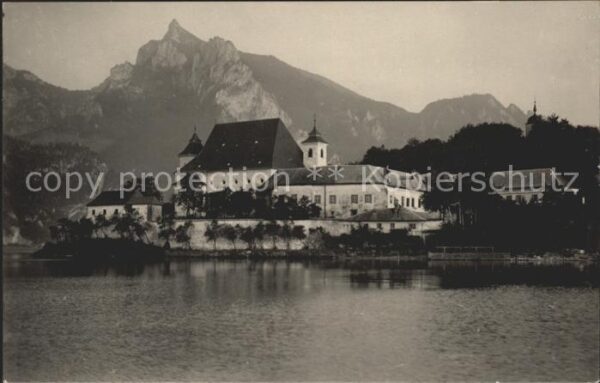 Traunkirchen Blick vom Traunsee aus Pfarrkirche