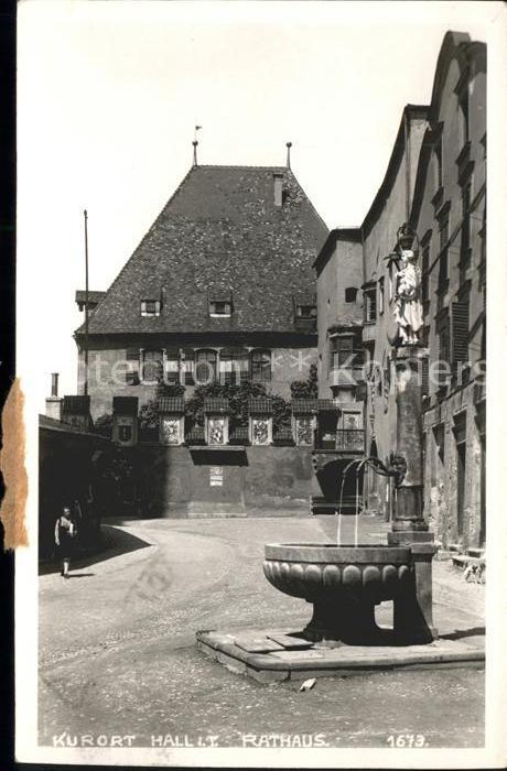Hall Tirol Rathaus Brunnen