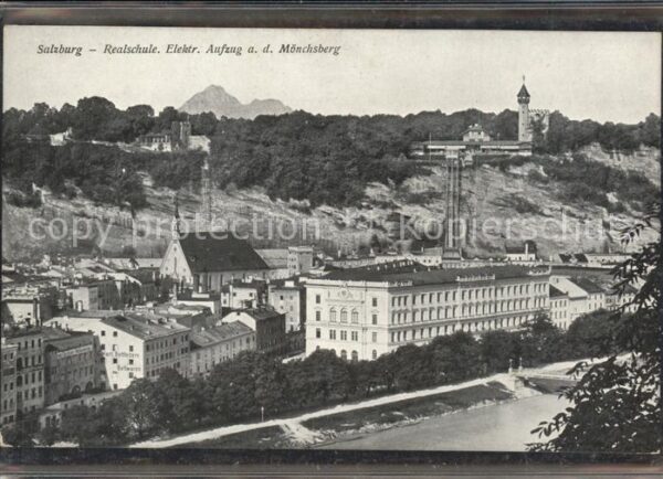 Salzburg Oesterreich Realschule Elektr Aufzug auf den Mönchs