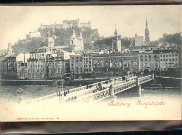 Salzburg Oesterreich Staatsbrücke Altstadt mit Festung Hohen