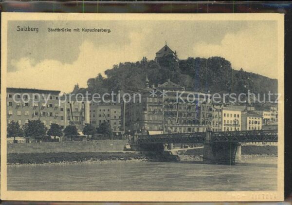 Salzburg Oesterreich Stadtblick mit Festung Hohensalzburg