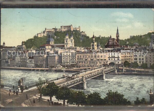 Salzburg Oesterreich Staatsbrücke Altstadt mit Festung Hohen