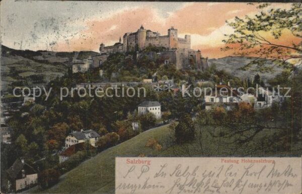 Salzburg Oesterreich Stadtblick mit Festung Hohensalzburg