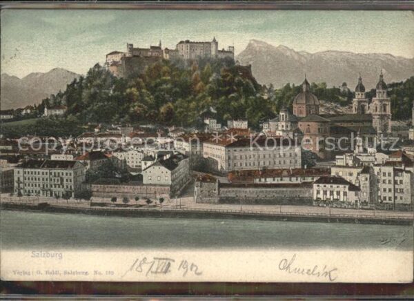 Salzburg Oesterreich Stadtblick mit Festung Hohensalzburg