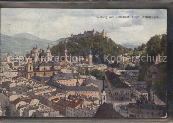 Salzburg Oesterreich Stadtblick mit Festung Hohensalzburg