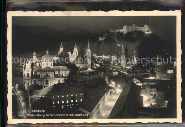 Salzburg Oesterreich Stadtblick mit Festung Hohensalzburg be