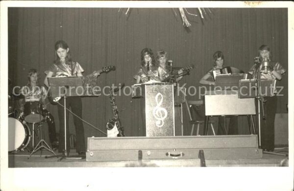 Musikanten Gitarre Akkordeon Schlagzeug Saxophon F