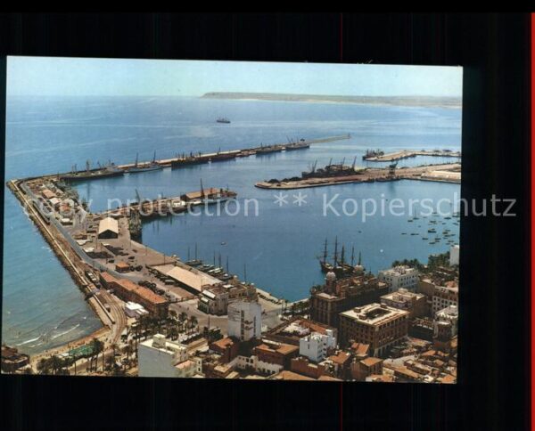 Alicante Vista parcial del Puerto Hafen