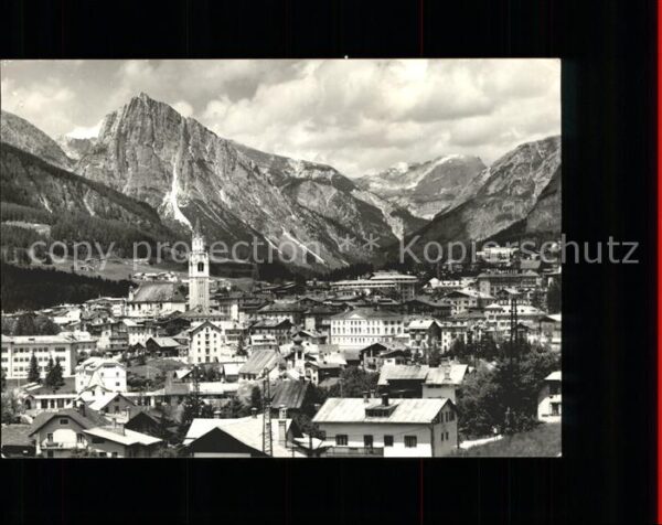 Cortina d Ampezzo Ortsansicht mit Kirche Col Rosa Croda d